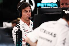 Βολφ: «Σύντομα νέα για το συμβόλαιο του Ράσελ»