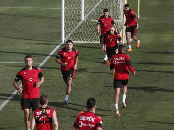 Εκατοντάδες αστυνομικοί στο πόδι: Υπό «δρακόντεια» μέτρα η άφιξη της Αλβανίας στη Σερβία