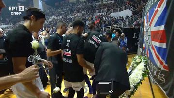 Συγκινητική στιγμή στο «Παλατάκι»: ΠΑΟΚ και Ηρακλής αφήνουν λουλούδια στη μνήμη των θυμάτων στο δυστύχημα των Τεμπών το 1999