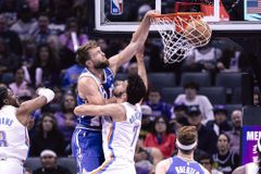 Ο Βεζένκοφ έπαιξε (λίγο) και έβαλε το... λιθαράκι του στη νίκη των Κινγκς επί των Θάντερ (vids)