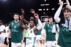 Η ομιλία του Κέντρικ Ναν στους συμπαίκτες του μετά το «διπλό» στο Παρίσι (vid)