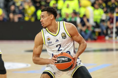 Θρίλερ με νικήτρια τη Φενέρμπαχτσε, παρά την επική επιστροφή της Μακάμπι