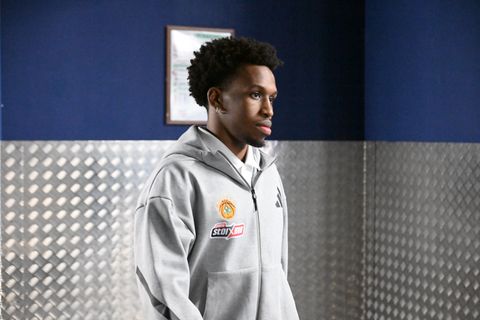 Ο Σορτς υπέγραψε ένα... κάρο αυτόγραφα στην Accor Arena (vid)