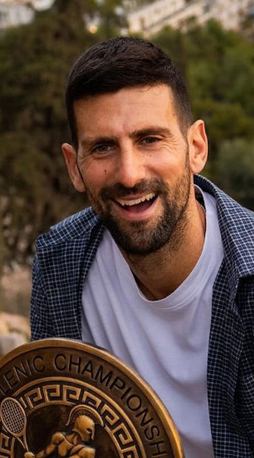 Ο Τζόκοβιτς γιόρτασε τον 101ο τίτλο του στην Ακρόπολη με... 101 σκυλιά Δαλματίας (pic)