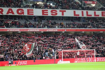 Στα δικαστήρια κατά των οπαδών της προσφεύγει η Λιλ