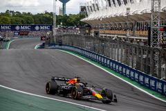 Ερωτήματα από τη McLaren στη FIA για τον νέο κινητήρα του Φερστάπεν