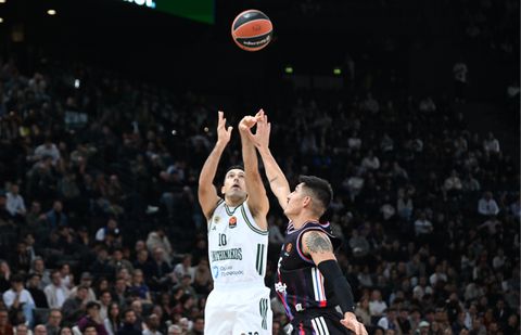 Ο Σλούκας προσπέρασε τον Σπανούλη και έγραψε ιστορία στα τρίποντα της Euroleague