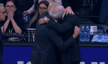 Oμπράντοβιτς και Σπανούλης, δεν είχαν μια τυπική χειραψία: Η αγκαλιά μετά από 15 χρόνια (vid)