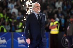 Ντε Λαουρέντις: «Περήφανος για τον Κόντε, ηλιθιότητες τα σενάρια παραίτησης»