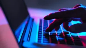 Πάτρα: Ελεύθερος με περιοριστικούς όρους ο 40χρονος καθηγητής που κατηγορείται για πορνογραφία ανηλίκων