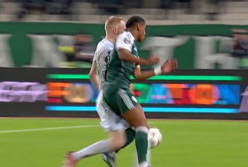 Έμεινε με δέκα παίκτες η Βικτόρια Πλζεν, αποβλήθηκε ο Γιεμέλκα