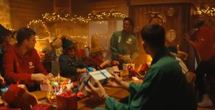 Χριστούγεννα με άρωμα μπασκετικό: οι κάρτες Visa της Πειραιώς σε στέλνουν στο 2026 EuroLeague Final Four της Αθήνας!