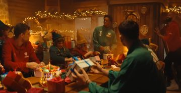 Χριστούγεννα με άρωμα μπασκετικό: οι κάρτες Visa της Πειραιώς σε στέλνουν στο 2026 EuroLeague Final Four της Αθήνας!