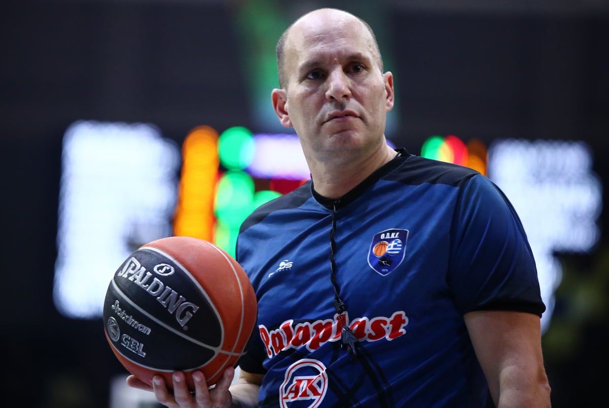 Σφυρίγματα με υπογραφή...