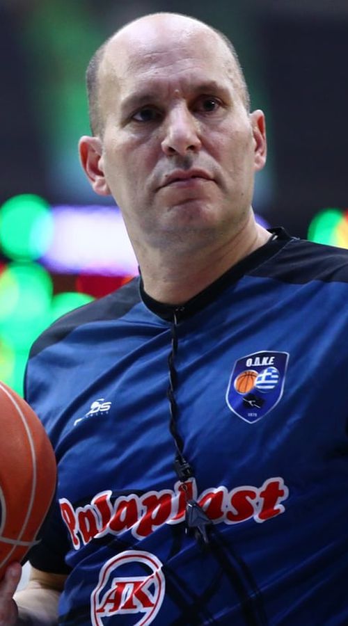 Σφυρίγματα με υπογραφή...