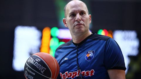 Σφυρίγματα με υπογραφή...