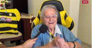 Η 83χρονη Σοφία συγκινεί με την αφοσίωσή της στην ΑΕΚ (vid)