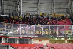 Οι οπαδοί της ΑΕΚ πήραν θέση στο γήπεδο της Σαμσουνσπόρ (vid)