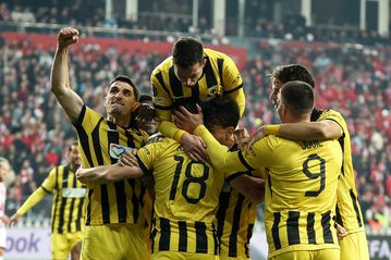 Η ΑΕΚ εξασφάλισε τα Play Off και ορίζει την τύχη της για απευθείας πρόκρισης στους «16» του Conference League