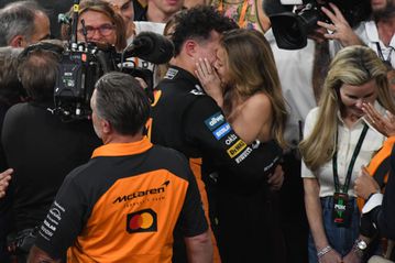 Τι είπε η σύντροφος του Λάντο Νόρις για το παθιασμένο φιλί μετά την κατάκτηση του τίτλου