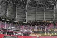 Οι οπαδοί της ΑΕΚ στο γήπεδο της Σαμσουνσπόρ