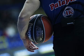 Στη Δικαιοσύνη και τις αρμόδιες αρχές προσφεύγει η ΕΟΚ για καταγγελία διαιτητή