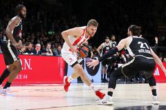 Θρίαμβος του Ολυμπιακού στη Μπολόνια με... τριγωνομαγεία Βεζένκοφ, ΜακΚίσικ και Παπανικολάου