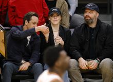 Το «Poor Things» πήγε στο Λος Άντζελες: Λάνθιμος και Στόουν είδαν από κοντά το Λέικερς - Σανς (vids)