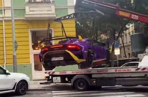 Επικός Κραλ: Είχε παρκάρει τη Lamborghini του σε διάβαση πεζών και του την πήρε ο γερανός