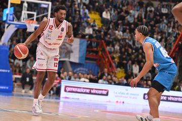 Δύσκολη νίκη για την Αρμάνι Μιλάνο επί της Νάπολι