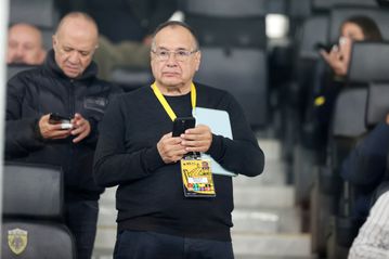 Νέα απάντηση Δέδε σε Καραπαπά: «Πράγματι το κιτρινόμαυρο σε αγχώνει τελευταία»