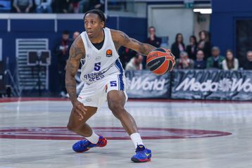 Ο Σέιμπεν Λι ξελάσπωσε την Εφές με double-double και νικητήριο καλάθι! (vid)