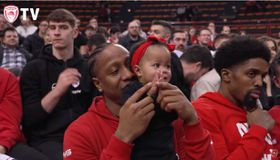 Η κορούλα του Κάνααν έκλεψε την παράσταση στην παρακάμερα του Ολυμπιακού (vid)