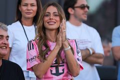 «Του είπα σ' αγαπώ και μου απάντησε "κι εγώ σ' αγαπώ, Μέσι"»: Η «καυτή» σύντροφος του Ντε Πολ αποκαλύπτει την... γκάφα του (pics)