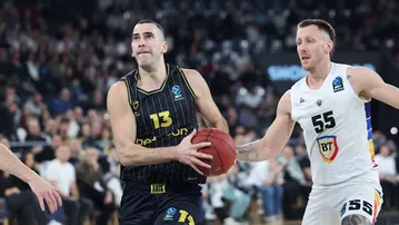 Η αθέατη πλευρά του αγώνα Κλουζ-Άρης και οι αντιδράσεις του κόσμου