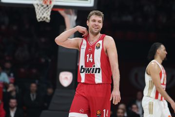 Βεζένκοφ: «Εκνευρίζομαι όταν χάνω ελεύθερα σουτ, αλλά δεν με επηρεάζει»