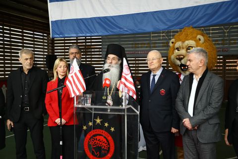 Ο Ολυμπιακός γιόρτασε την Τσικνοπέμπτη στα εκπαιδευτήρια της Μητρόπολης Πειραιά