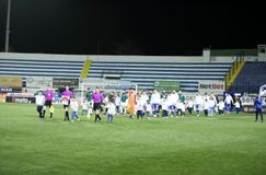 Επιστροφή των ομάδων στο Περιστέρι, ξεκίνησε μετά από 28 λεπτά διακοπής το παιχνίδι