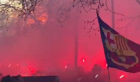 Η «καυτή» υποδοχή της αποστολής της Μπαρτσελόνα στο «Μονζουίκ» (vids)