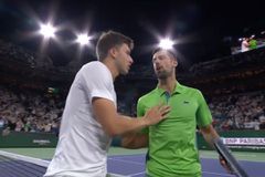 «Αυτό που έκανες δεν ήταν σωστό, αλλά μπράβο σου!» - Ο Τζόκοβιτς μάλωσε τον 20χρονο Λούκα Νάρντι μπροστά στην κάμερα με τη λήξη του αγώνα