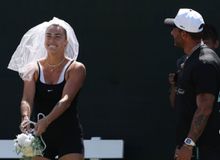 Η Σαμπαλένκα έκανε πρόβα γάμου στα... κόρτ με τον σύντροφο της!