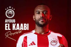 O Ελ Κααμπί ανανέωσε με τον Ολυμπιακό - Το βίντεο του Μαροκινού φορ με τον Βαγγέλη Μαρινάκη στο μουσείο