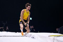 Το έκανε ξανά ο Ντουπλάντις! Νέο παγκόσμιο ρεκόρ μέσα στο σπίτι του! (vid)