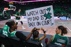 Ο ιδιαίτερος τρόπος που ο γιος του Ματίας Λεσόρ υποδέχθηκε την επιστροφή του πατέρα του στη δράση