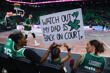 Ο ιδιαίτερος τρόπος που ο γιος του Ματίας Λεσόρ υποδέχθηκε την επιστροφή του πατέρα του στη δράση