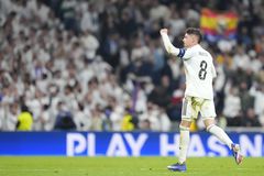 Μια μέρα στο «Bernabeu», ένα παιδί με φανέλα Βαλβέρδε και ένα χατ-τρικ που «έγραψε» ιστορία (vid)