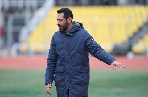 Γιώργος Πετράκης: «Το ήθος και οι αρχές του πατέρα μου μπορεί να γίνουν οδηγός για οποιονδήποτε Έλληνα προπονητή»