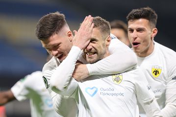 Κεφαλιά Βάργκα και προβάδισμα για την ΑΕΚ (Vid)