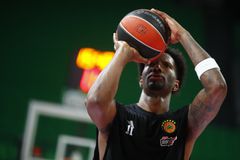 Πρώτος απ' όλους στο γήπεδο ο Χέιζ-Ντέιβις και ζέσταμα με κλασική μουσική - Το βίντεο του Sportal