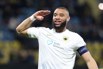 Δεν σταματιέται η ΑΕΚ που έκανε καρέ με τον Μουκουντι (vid)